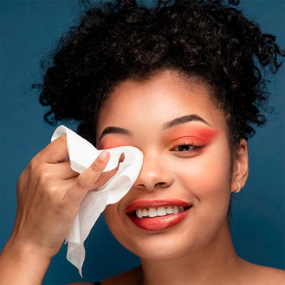 Demaquilante 64 UN Lenço Umedecido UN Softly Skin c/Vitamina