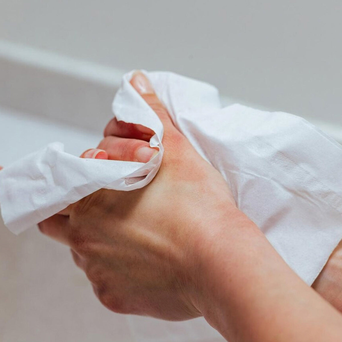 Lenço Umedecido 64 UN Alcool 70 SEMBAC elimina 99% bactérias